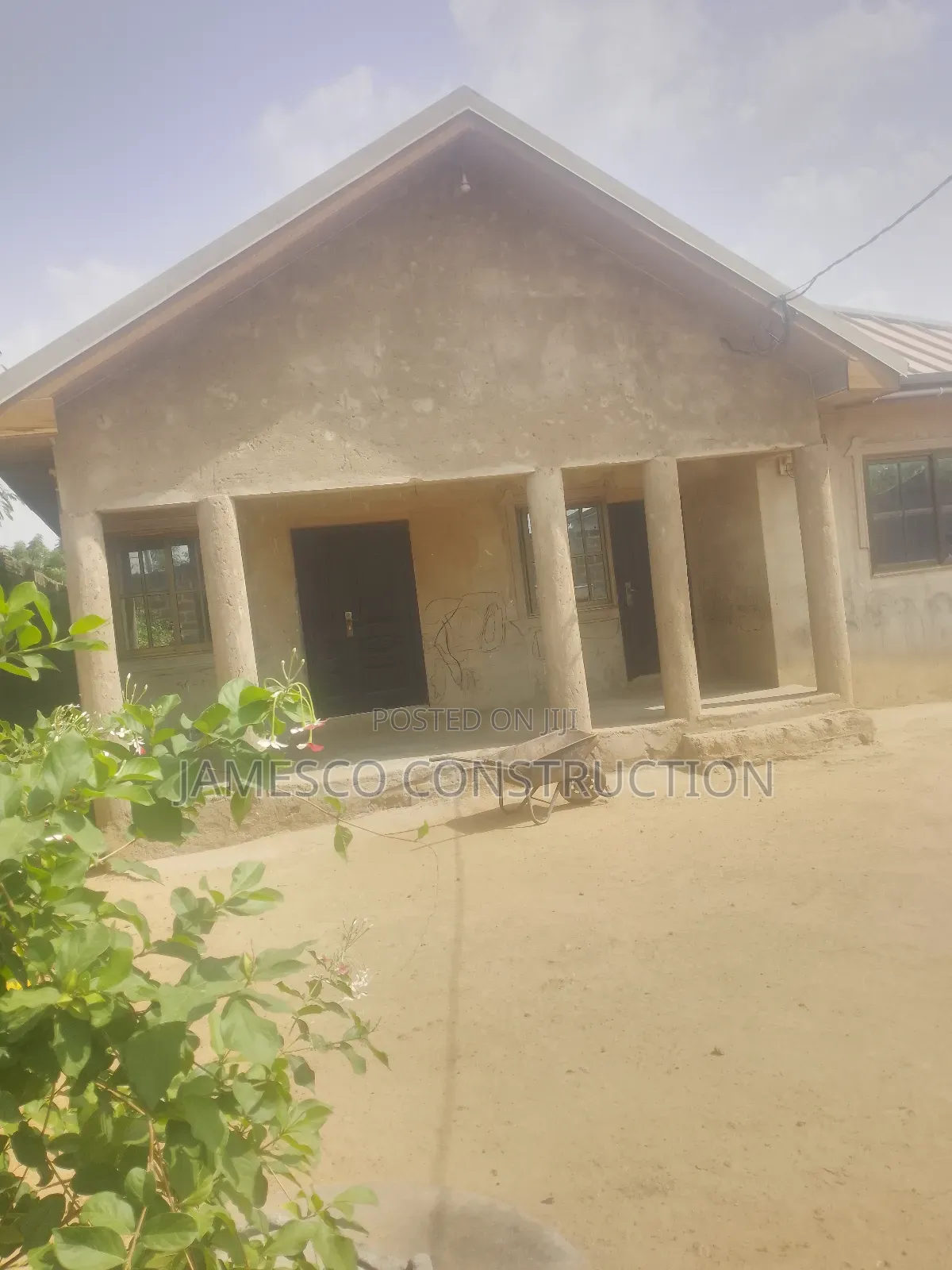 3bdrm Block of Flats in Jamesco Construction, Amasaman for sale