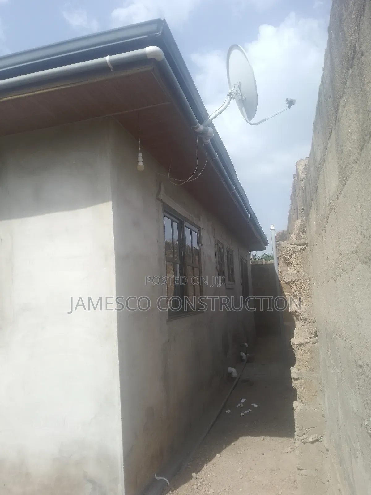 3bdrm Block of Flats in Jamesco Construction, Amasaman for sale
