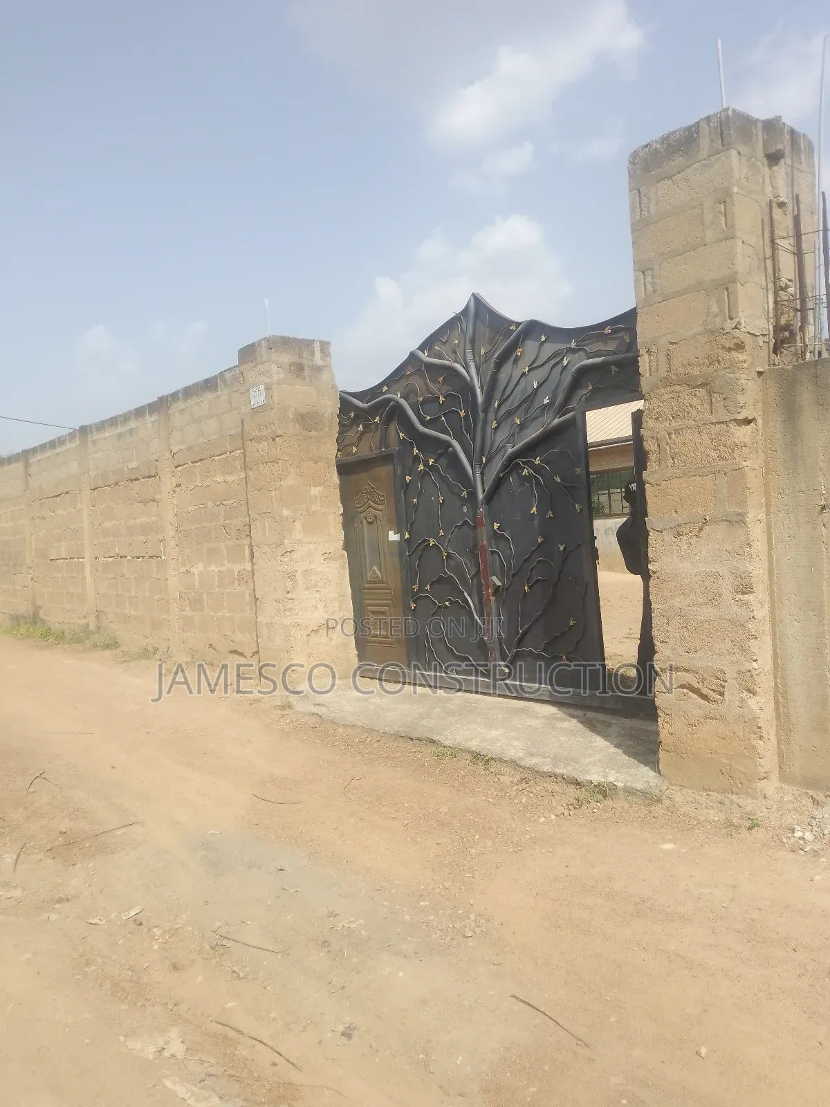 3bdrm Block of Flats in Jamesco Construction, Amasaman for sale