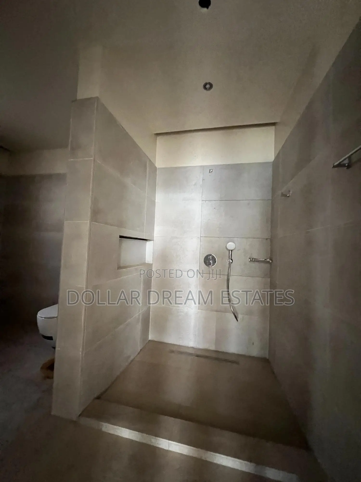 5bdrm House in Adjiriganor for sale