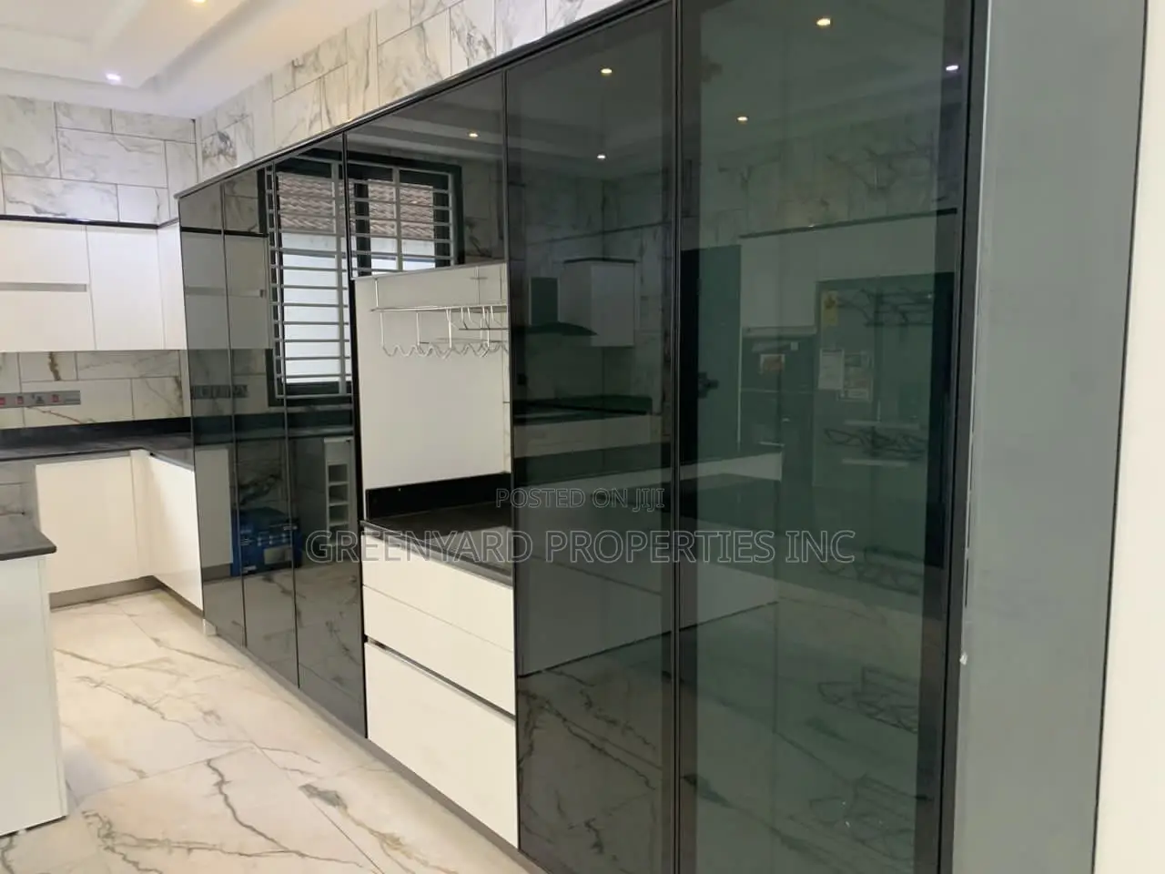 6bdrm Mansion in American House, East Legon for sale
