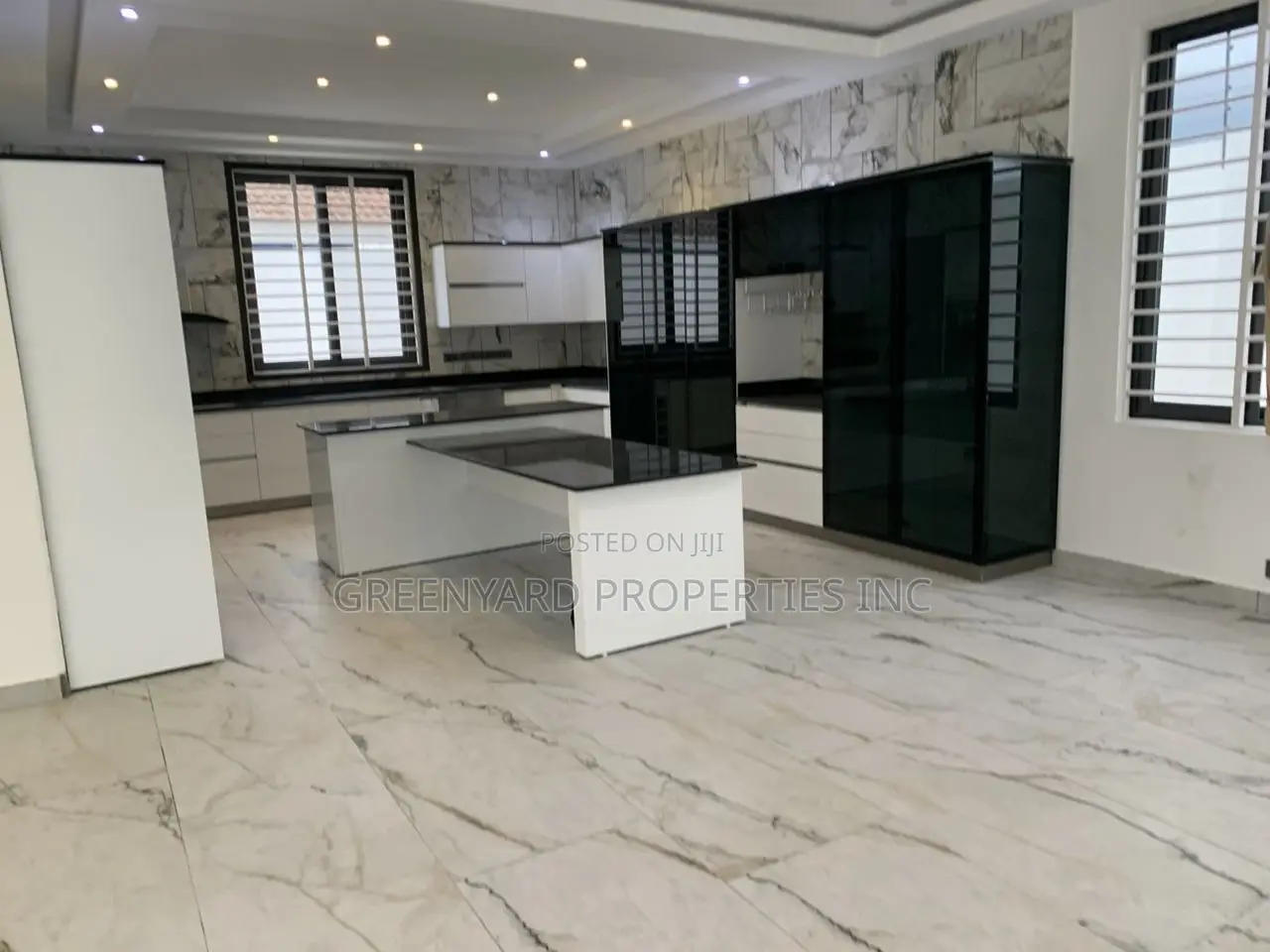 6bdrm Mansion in American House, East Legon for sale