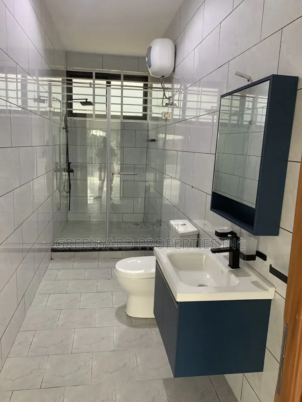 6bdrm Mansion in American House, East Legon for sale