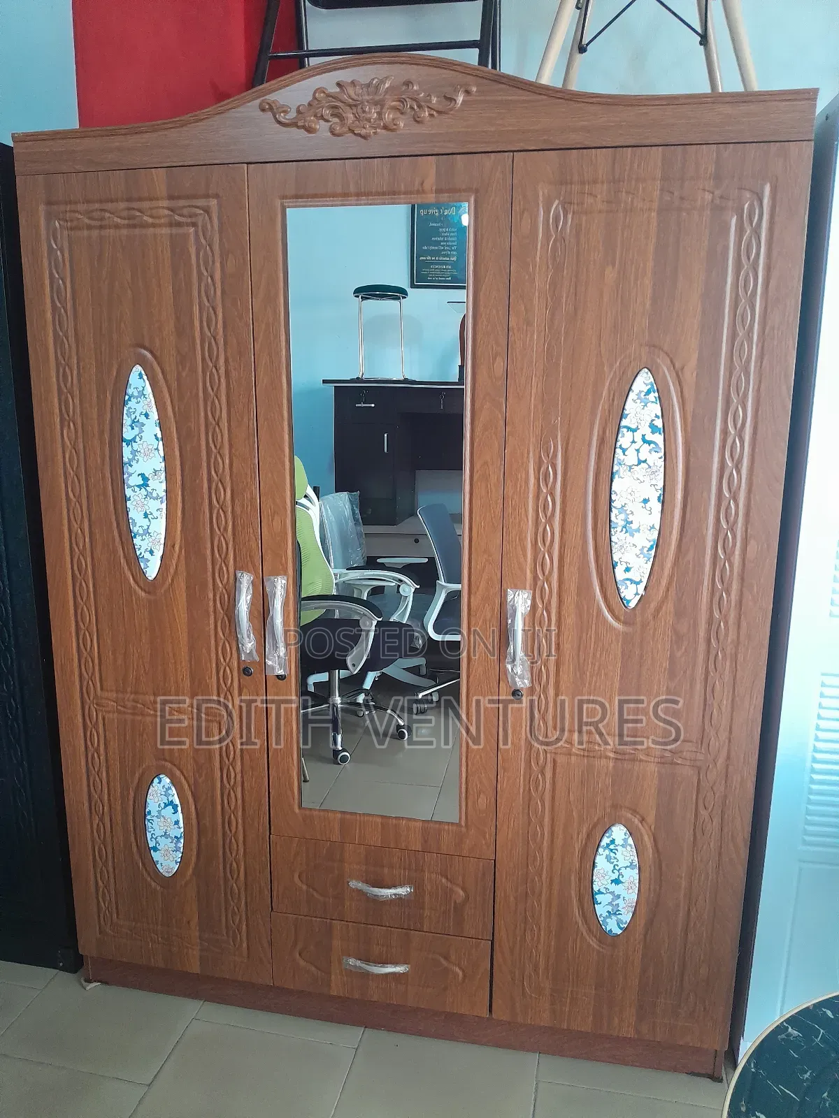 3 Doors and 2 Drawers Wardrobe