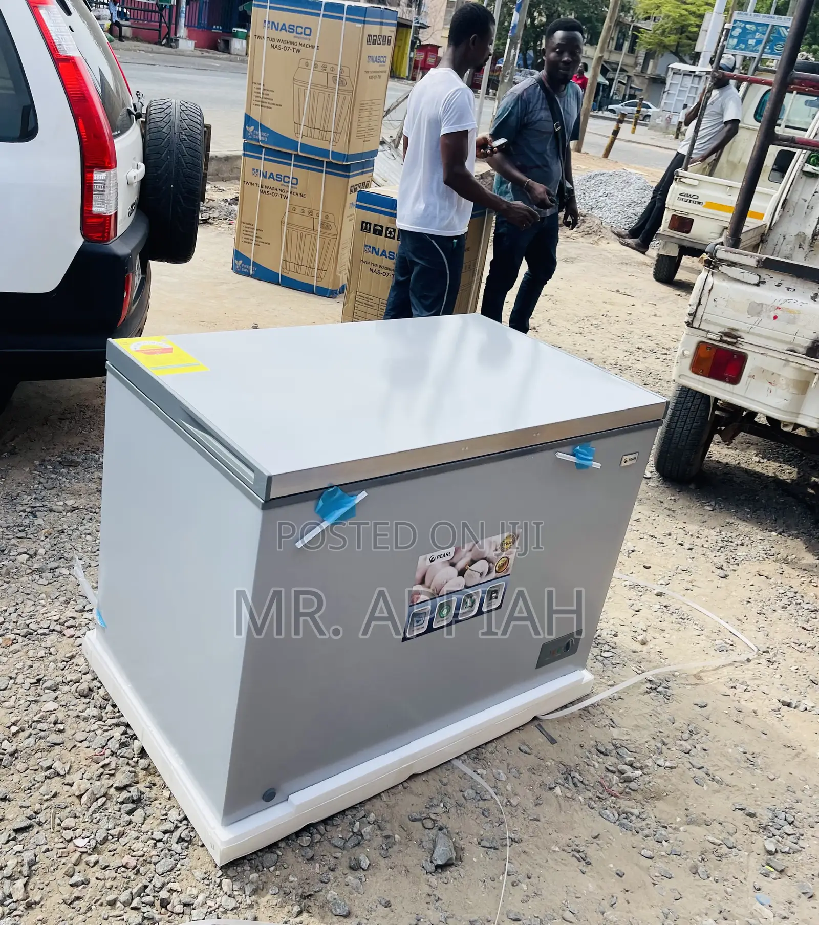 Choose Original Pearl 251ltr Single Door Chest Freezer.