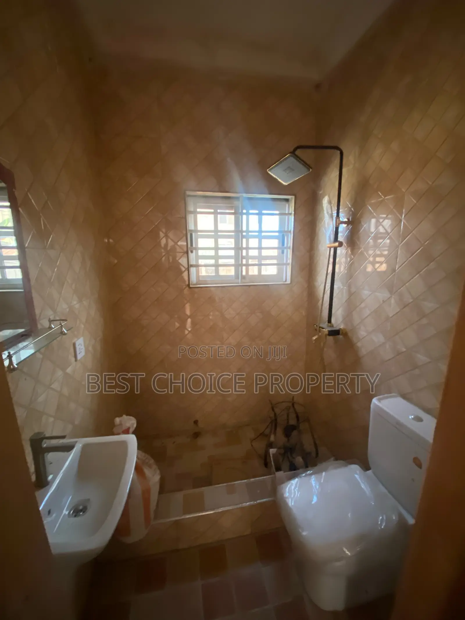 2bdrm Apartment in Commandos, Adenta for rent