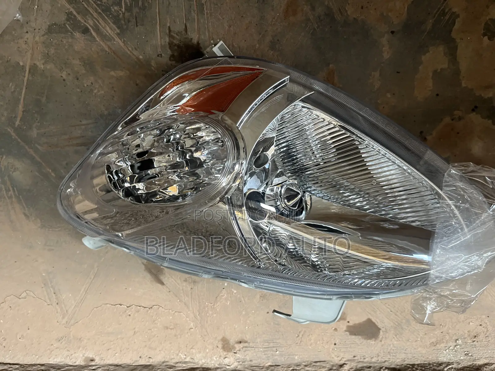 Echo 2005 Headlight Pair
