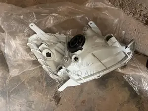 Echo 2005 Headlight Pair