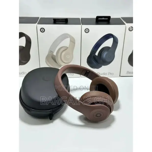 Beats Studio Pro Headset With Protective Case in Circle