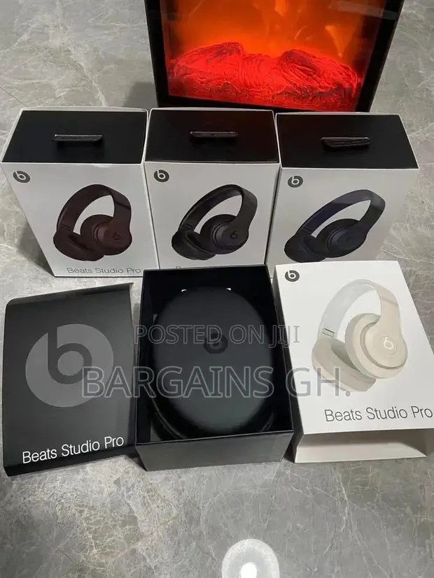 Beats Studio Pro Headset With Protective Case in Circle