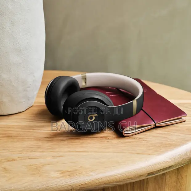 beats studio pro ジャンク品 Beats Studio Pro Headset With Protective Case in Circle