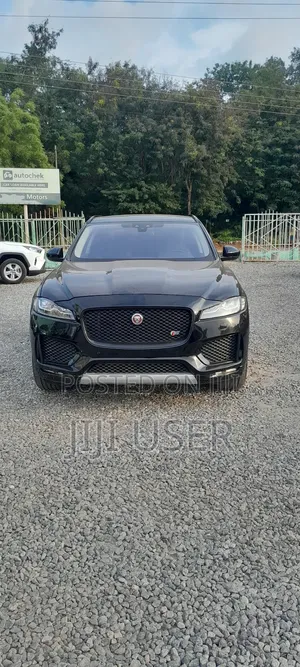 Photo - Jaguar F-Pace 2017 Black