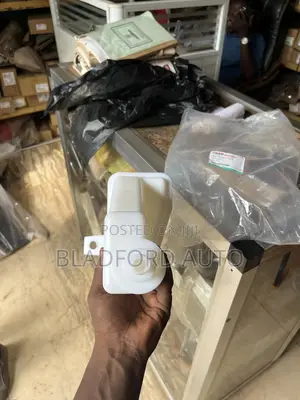Hilux 2006-2012 Wiper Wash (Bottle)
