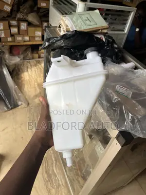 Hilux 2006-2012 Wiper Wash (Bottle)