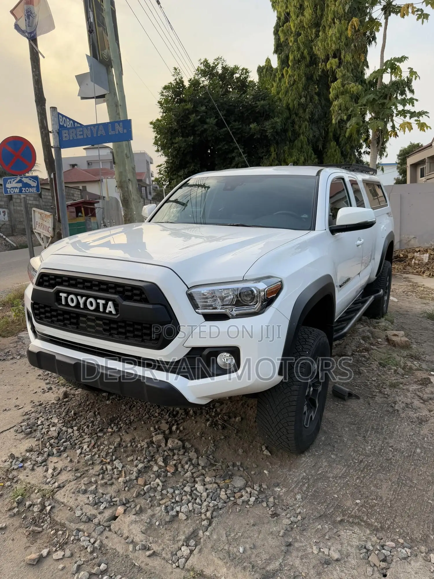 Toyota Tacoma 2023 White