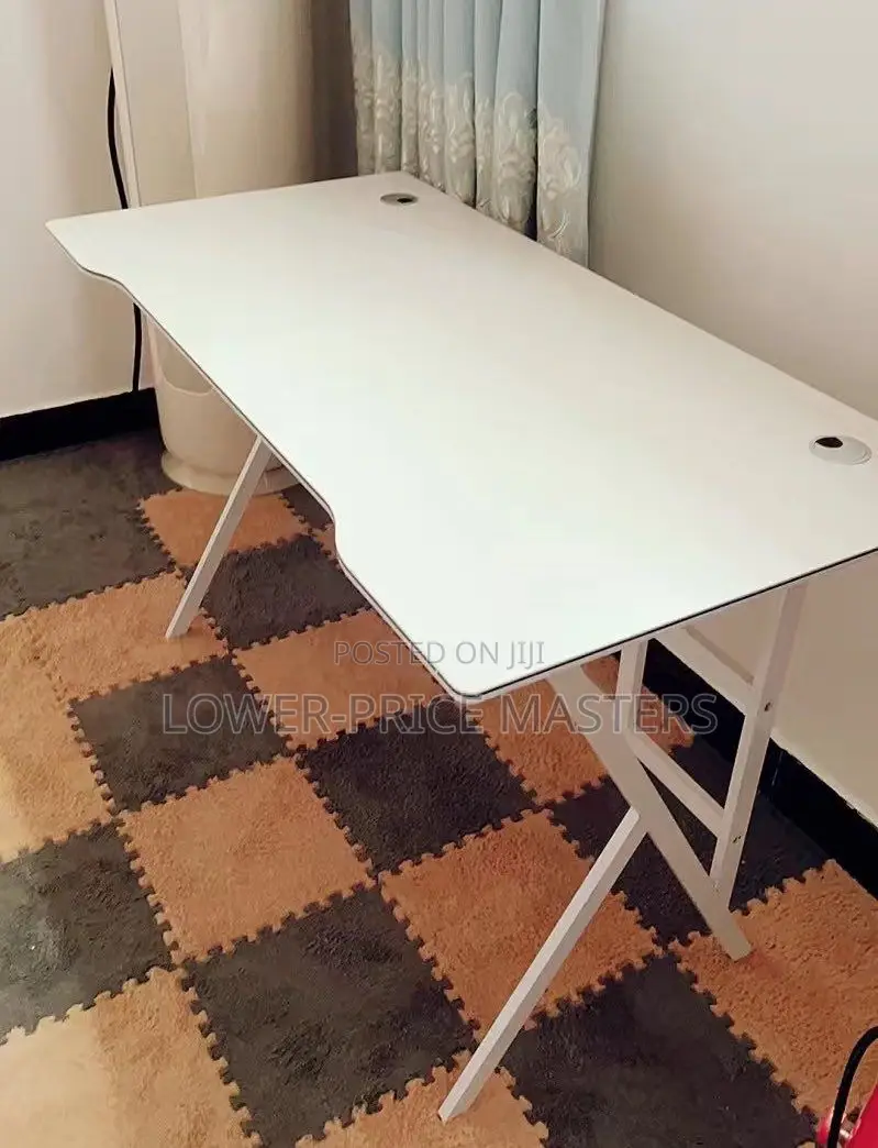 Leaning Table Available (140x80cm)