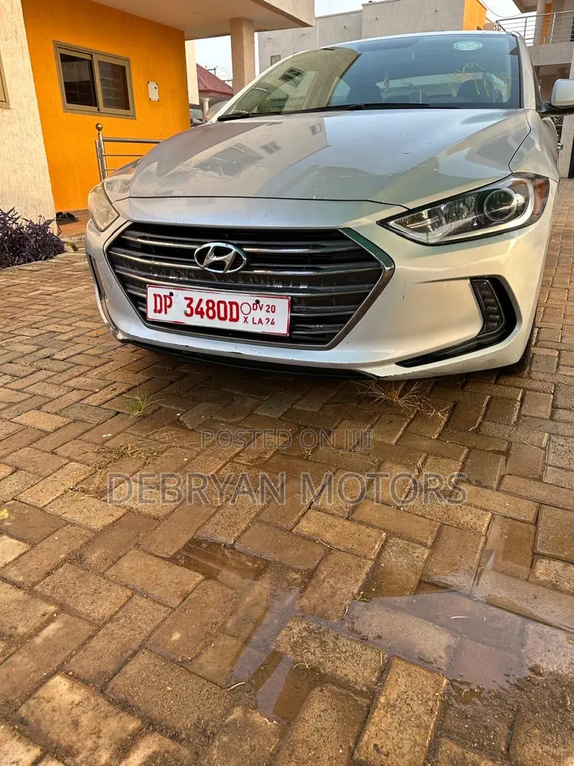 Hyundai Elantra 2017 Silver