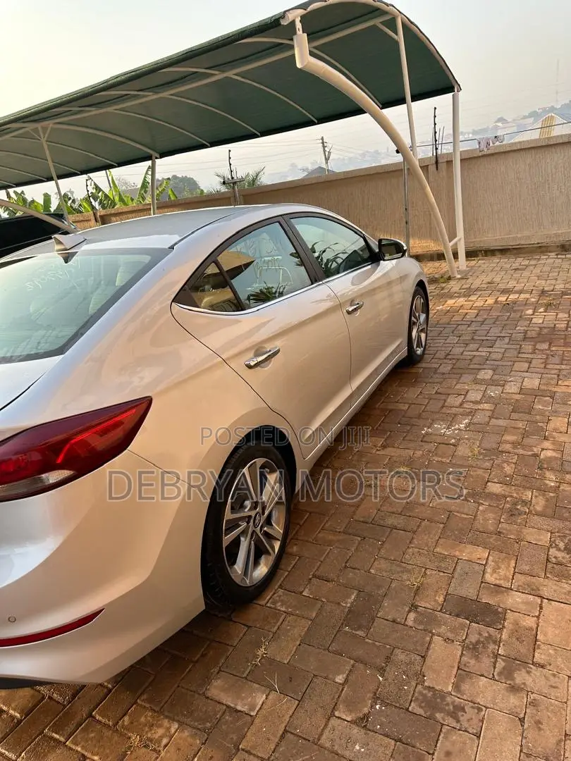 Hyundai Elantra 2017 Silver