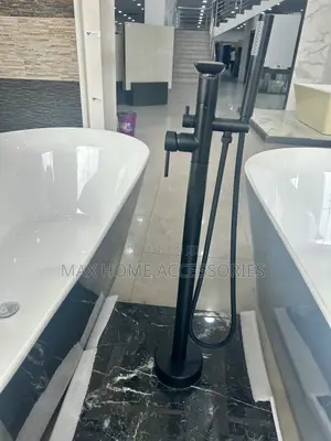 Black Bath Tub