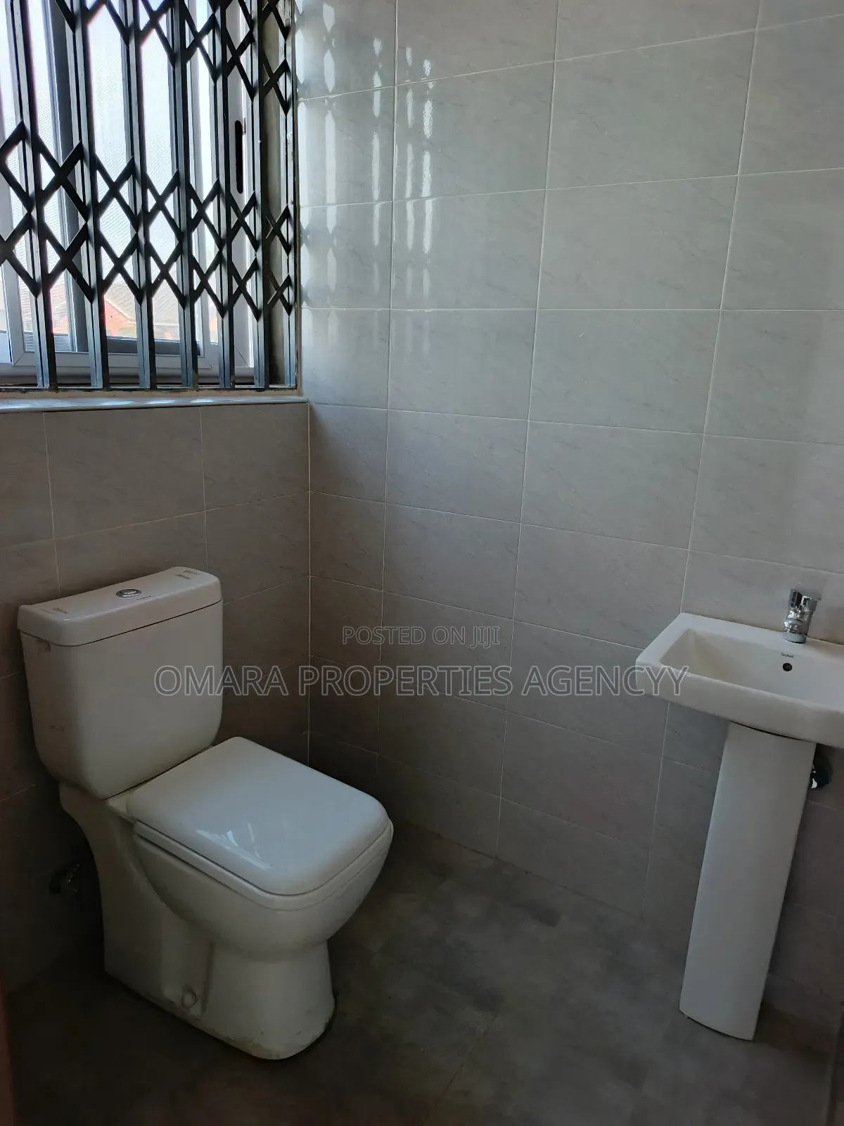 1bdrm Apartment in Madina, Dome for rent