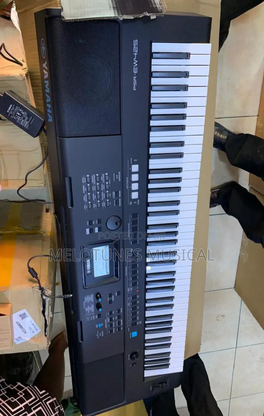 Yamaha PSR-Ew425 76-Key Portable Keyboard