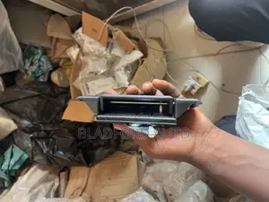 Hilux Vigo Tailboard Opener