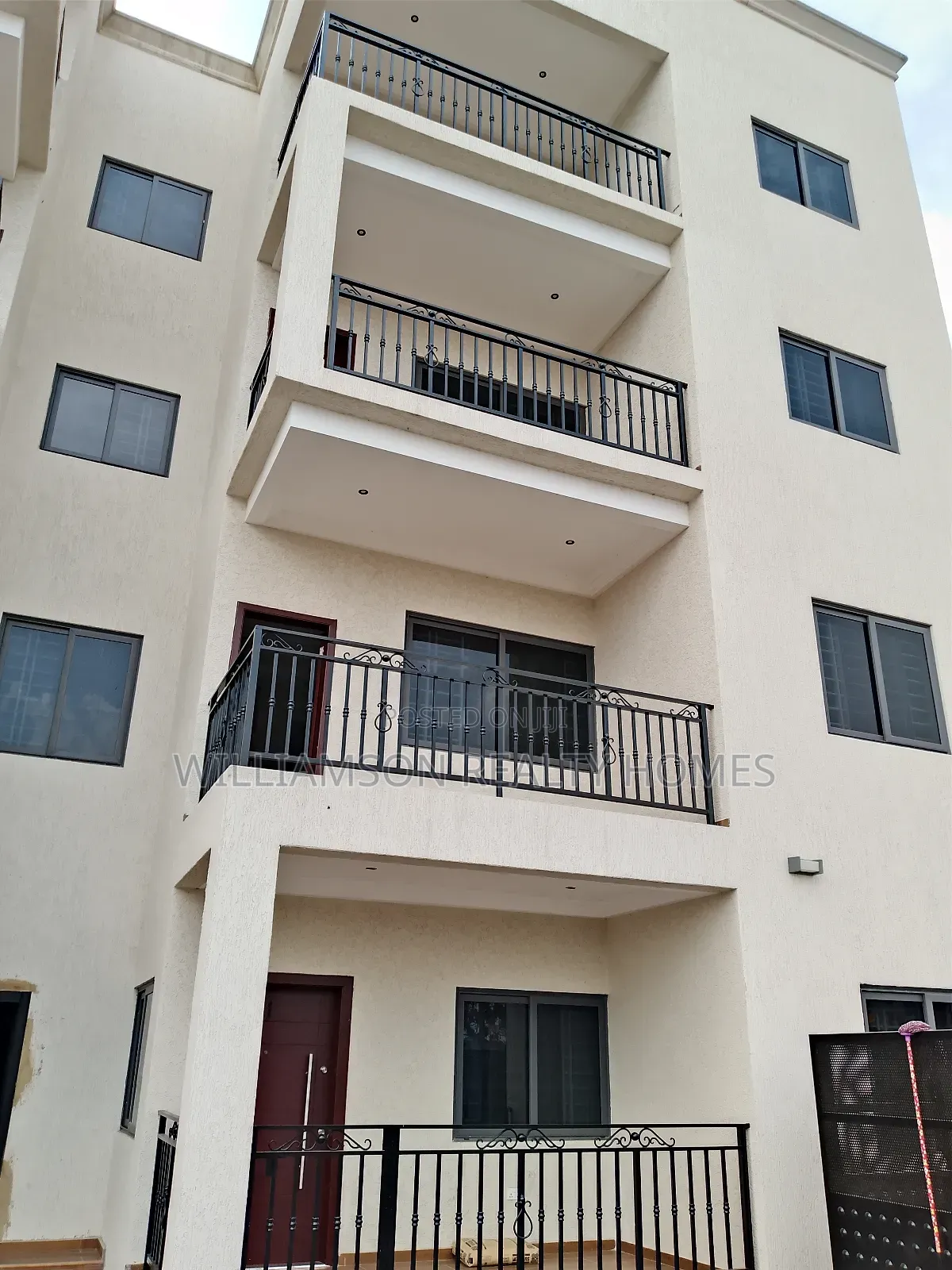 3bdrm Apartment in M.F Estate Area, for rent