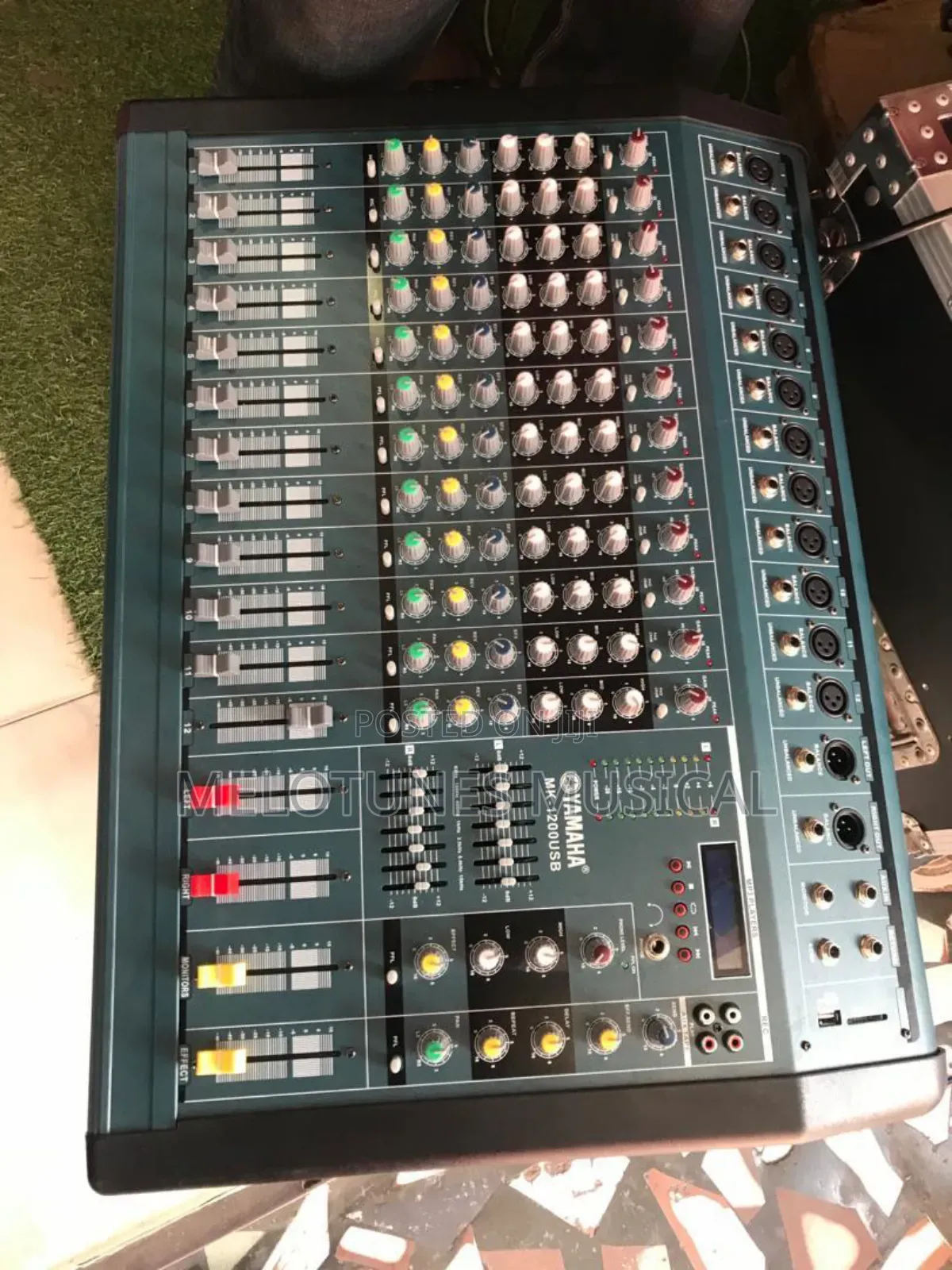 Yamaha 12-Channel Powered Mixer (Mk-1200)