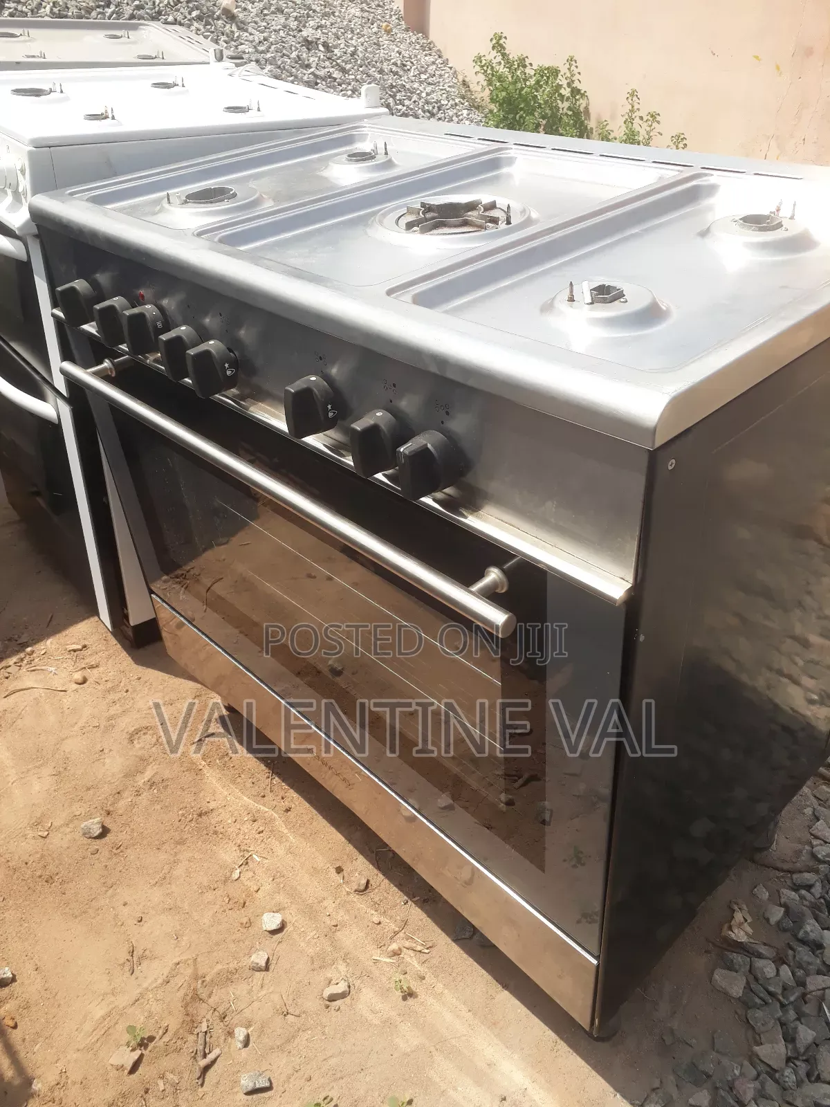 Kenwood Gas Cooker With 5 Burners