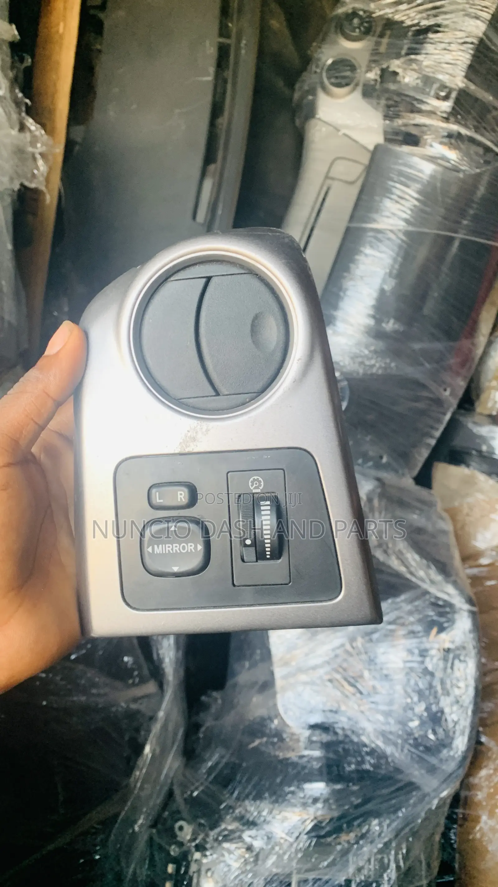 Pontiac Vibe / Toyota Matrix Vent