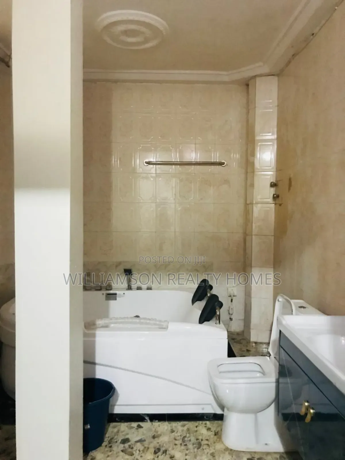 6bdrm House in Hfc Estate Area, Spintex for rent