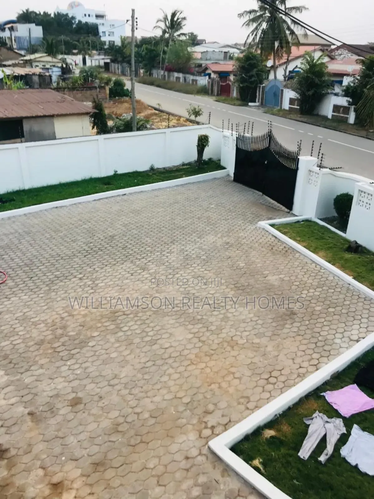 6bdrm House in Hfc Estate Area, Spintex for rent