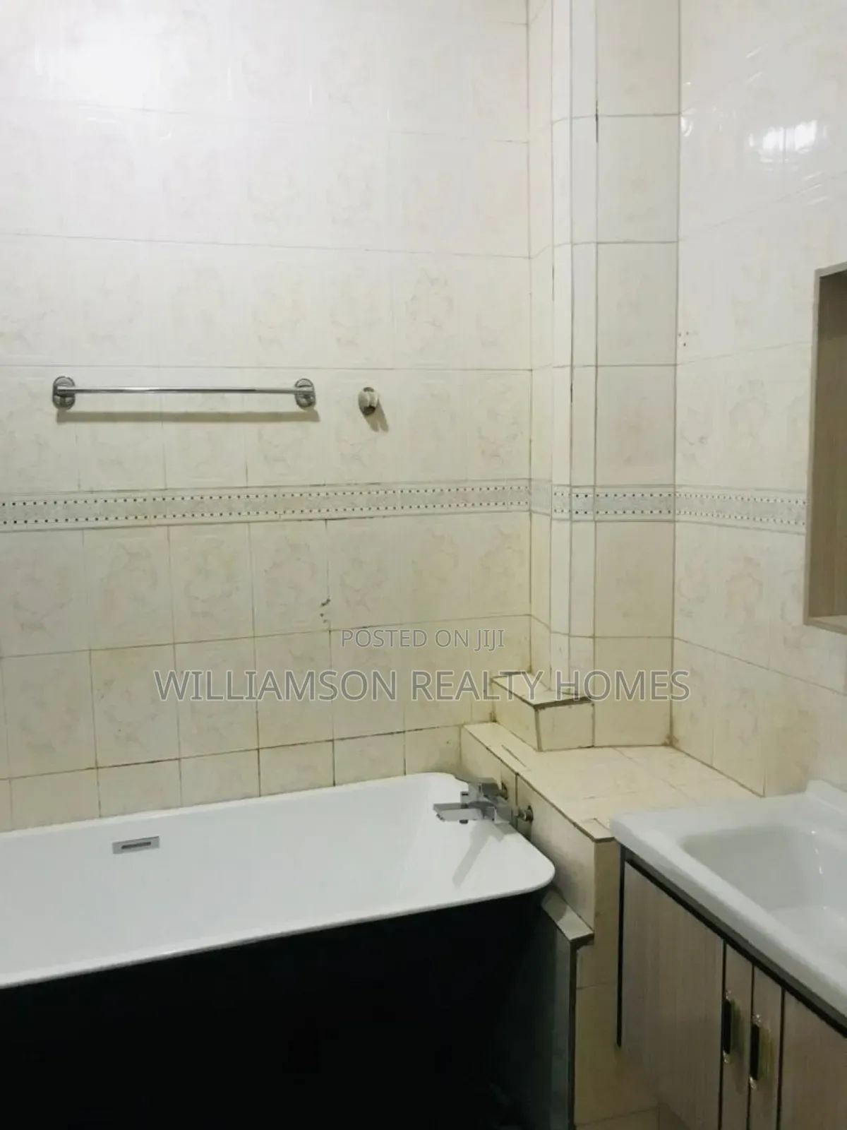 6bdrm House in Hfc Estate Area, Spintex for rent