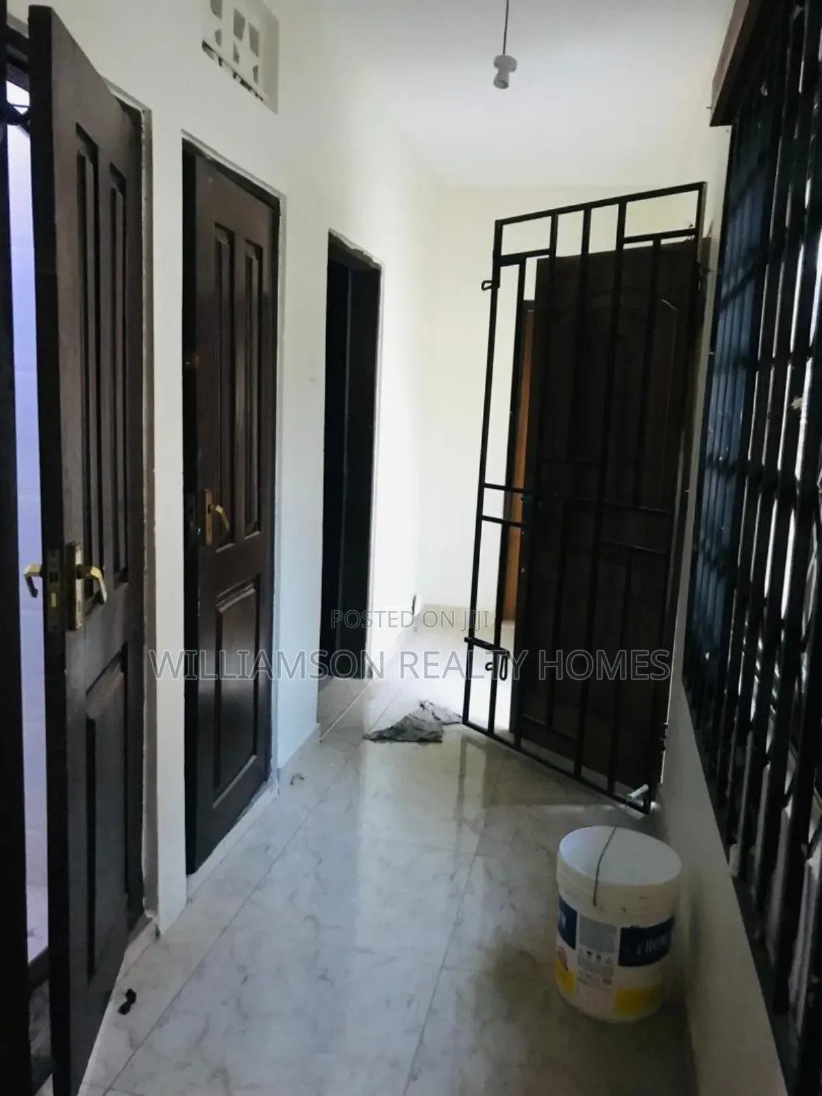 6bdrm House in Hfc Estate Area, Spintex for rent