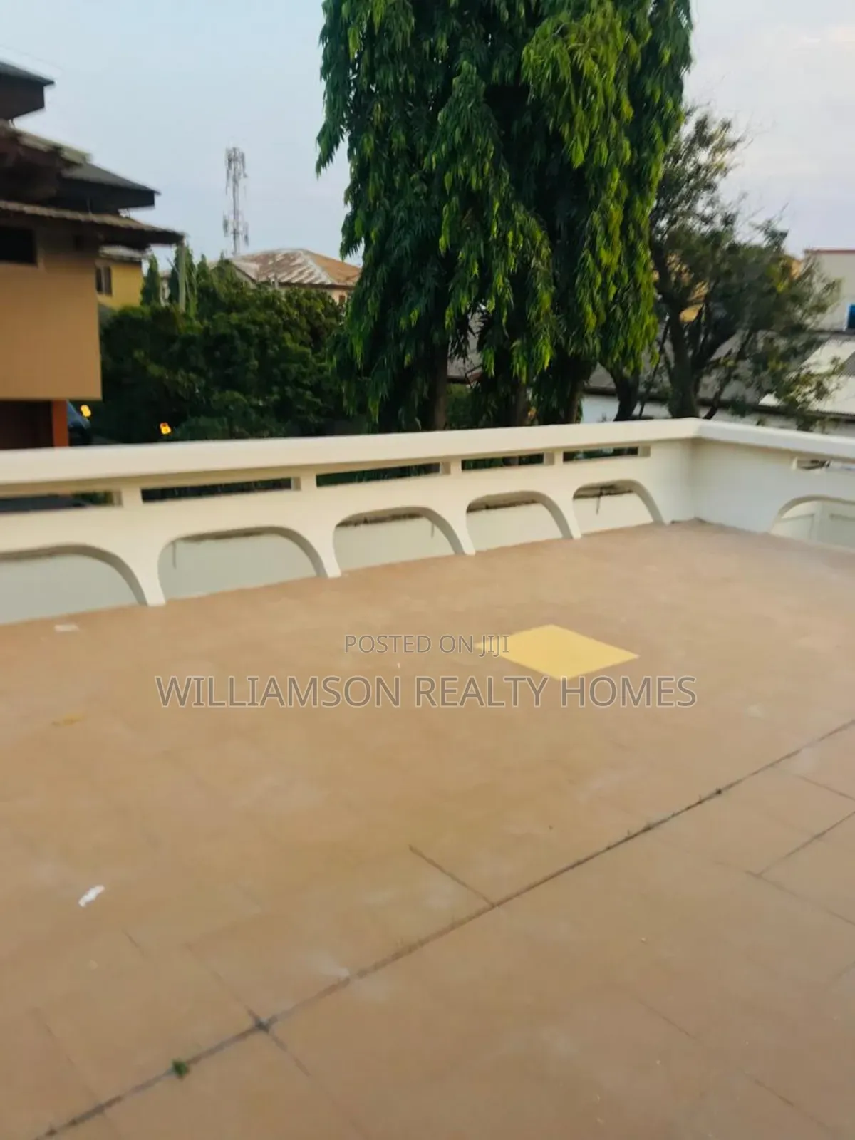6bdrm House in Hfc Estate Area, Spintex for rent