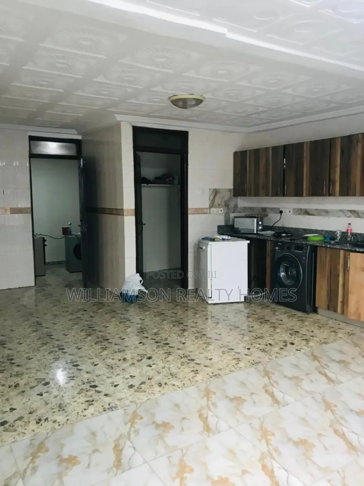 6bdrm House in Hfc Estate Area, Spintex for rent
