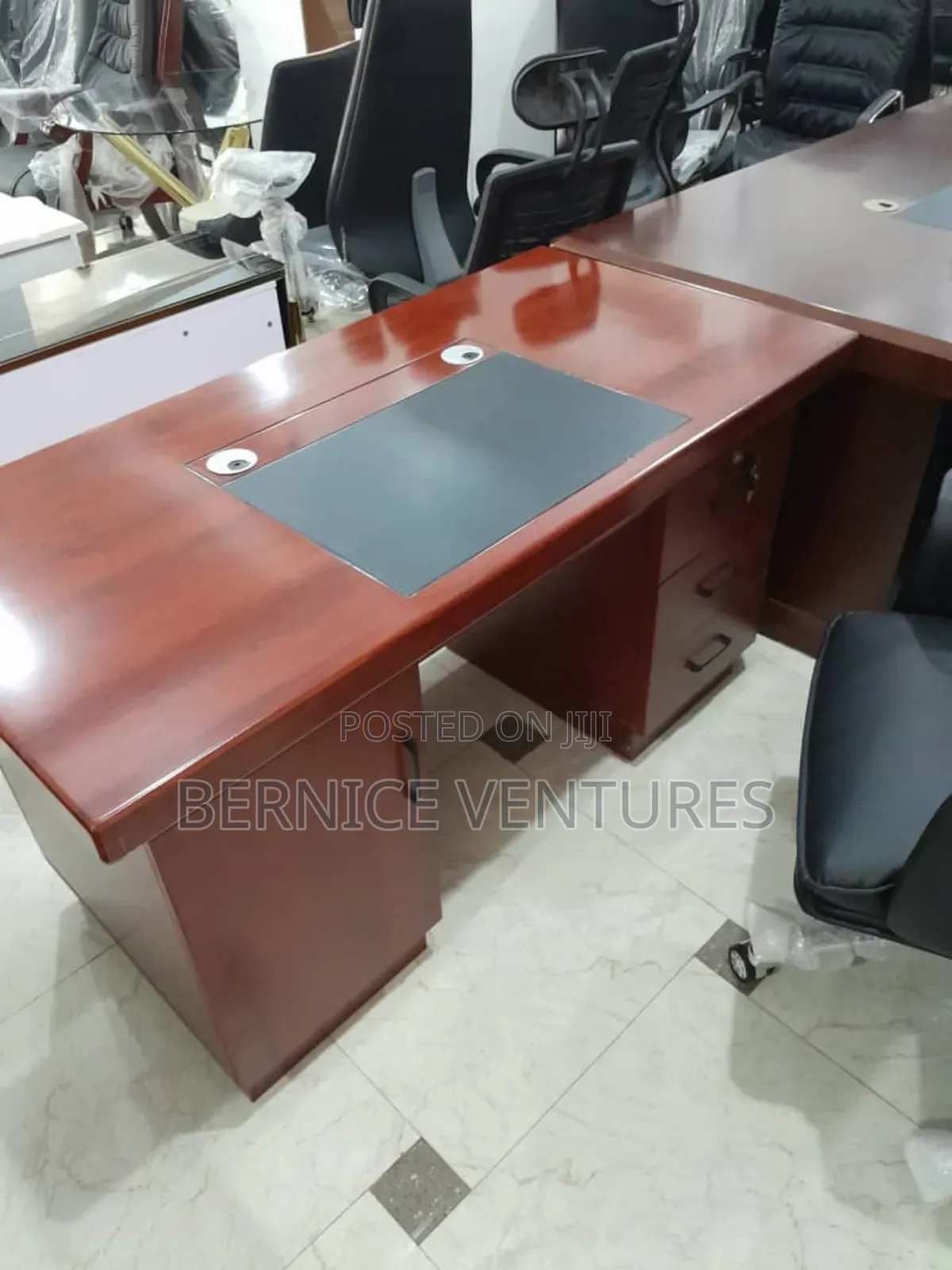 Elegant Manager Table