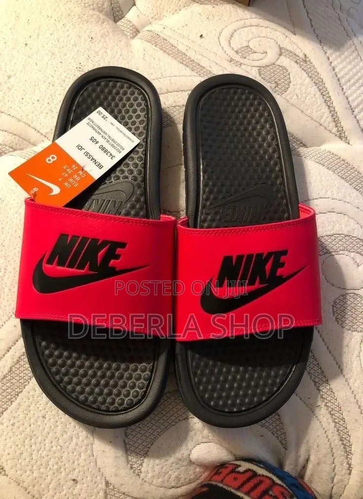 Nike Benassi Slides