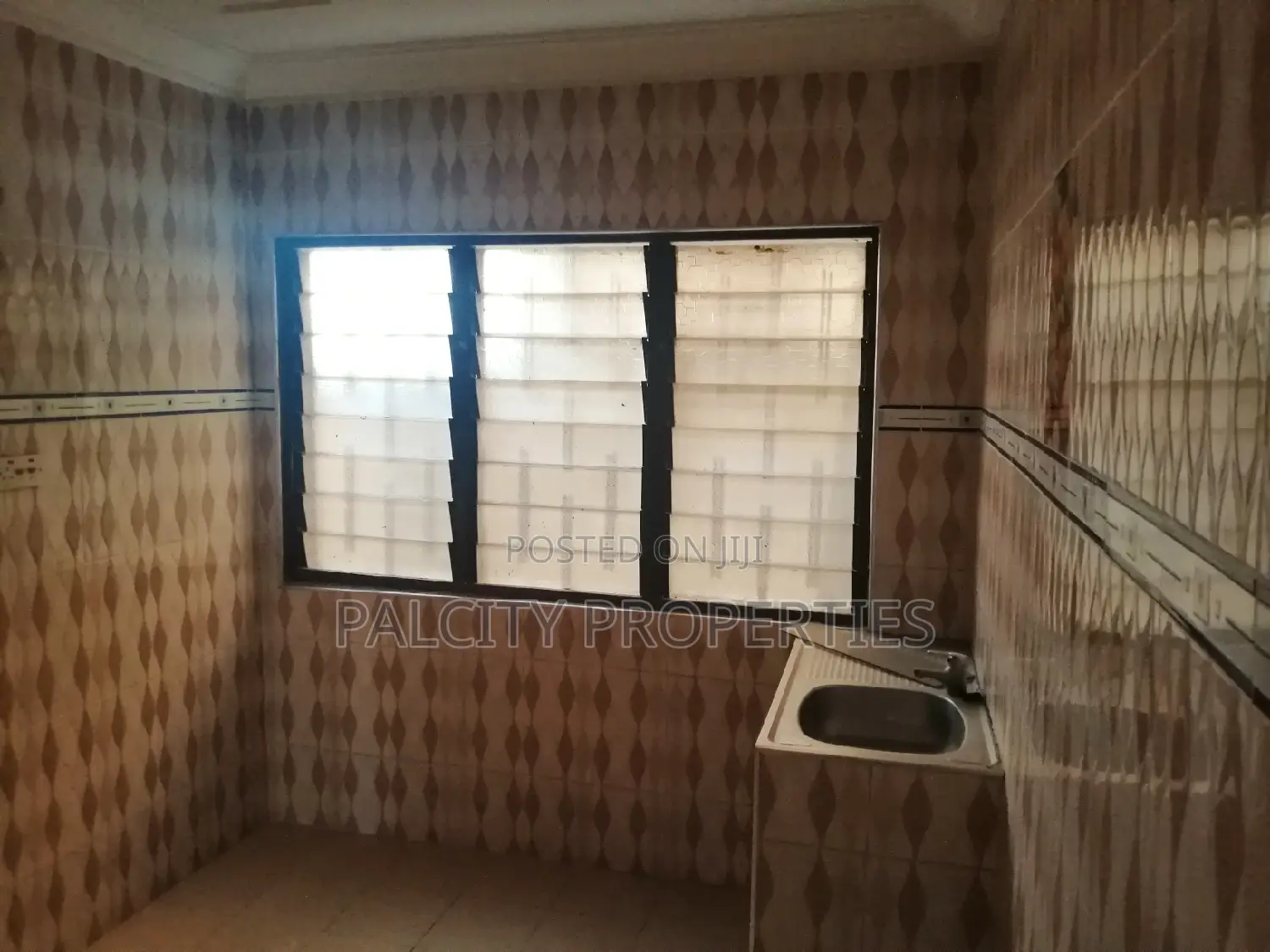 2bdrm Apartment in Abrepo Bronikrom, Kumasi Metropolitan for rent