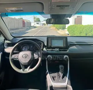 Toyota RAV4 LE FWD 2019 Silver