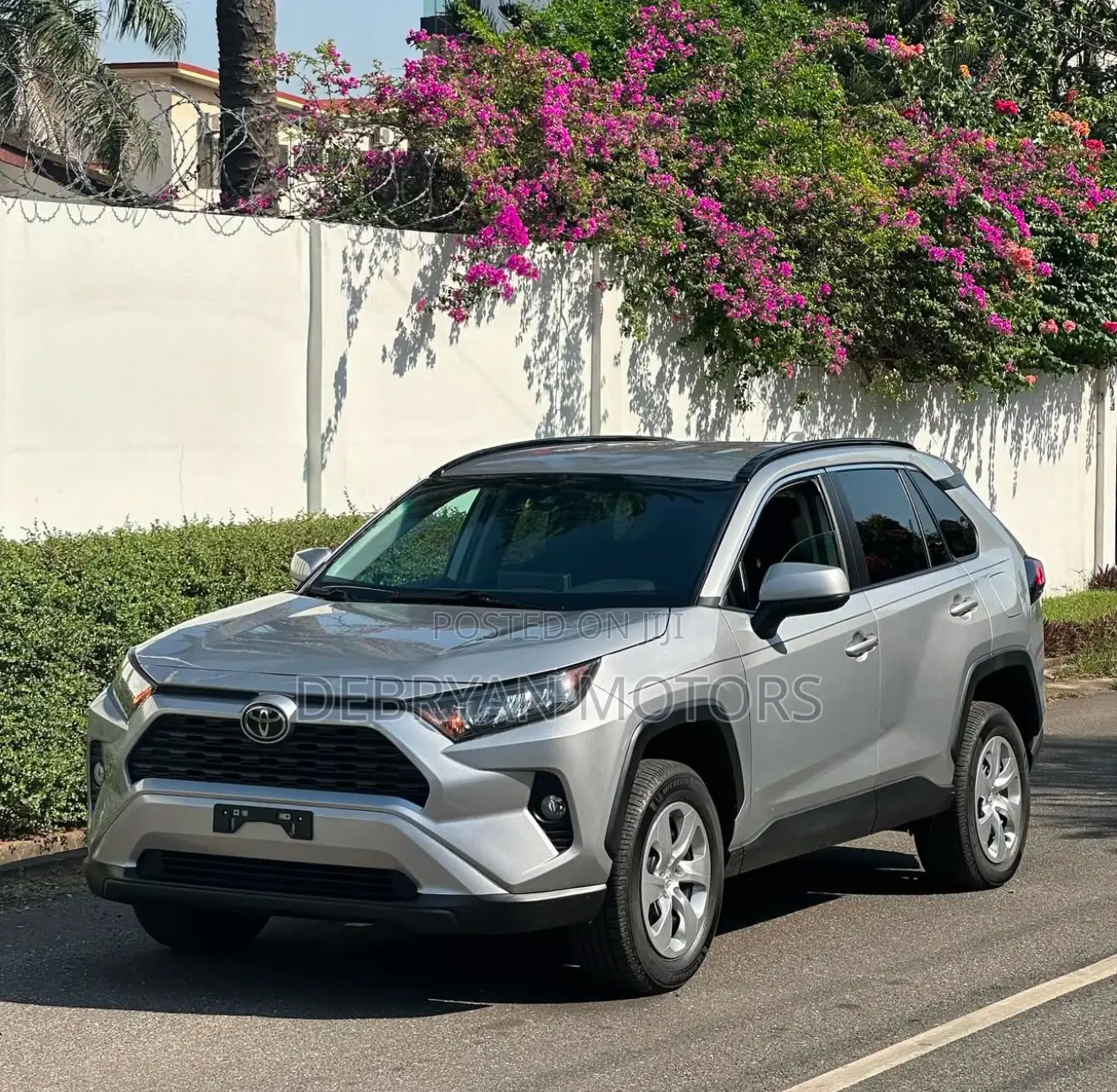 Toyota RAV4 LE FWD 2019 Silver