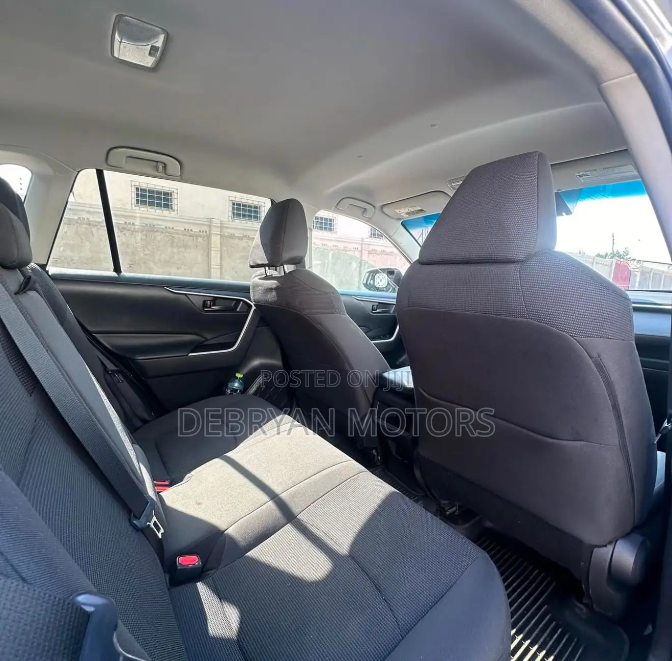 Toyota RAV4 LE FWD 2019 Silver