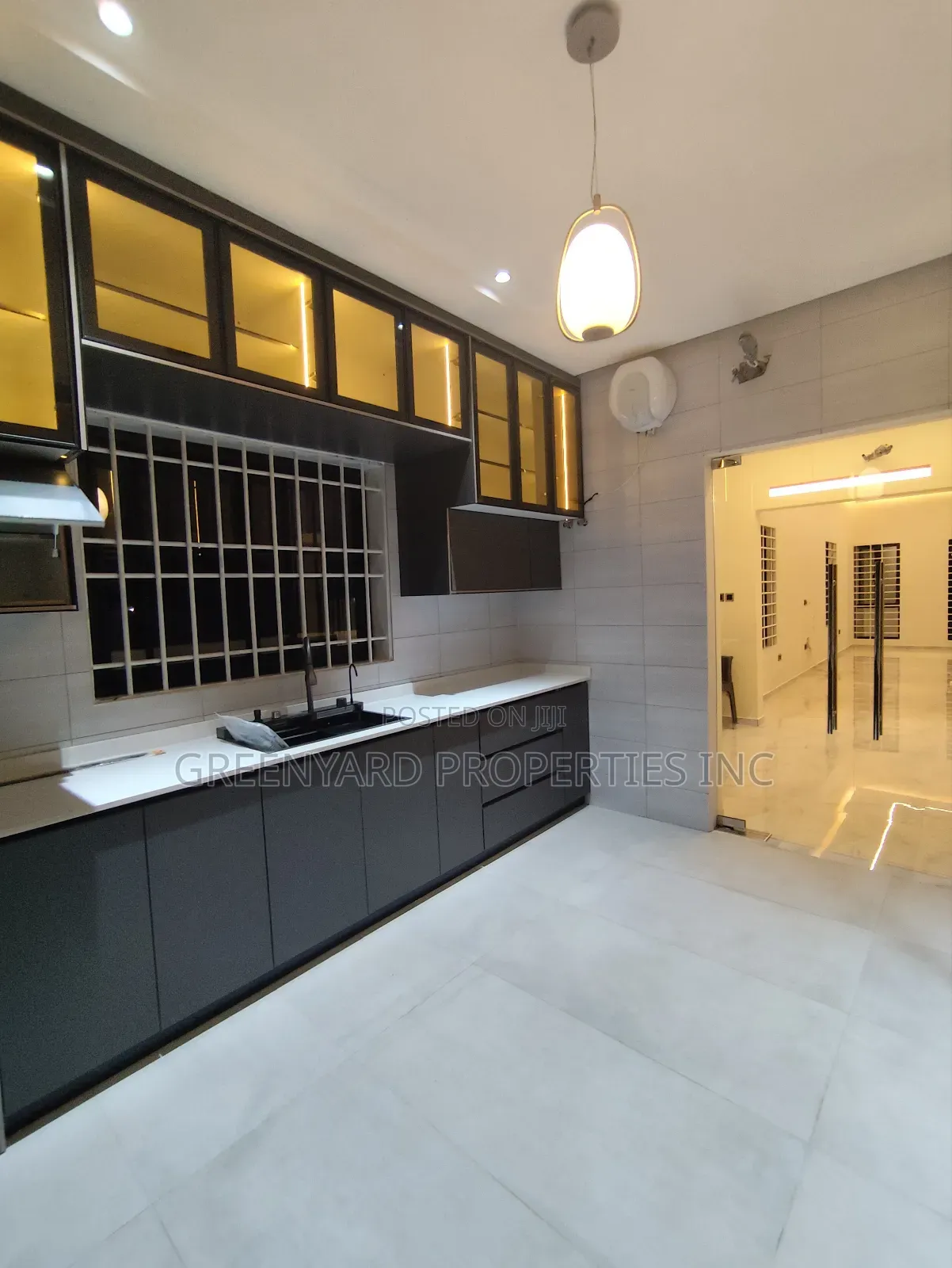 3bdrm House in Hills, East Legon for sale