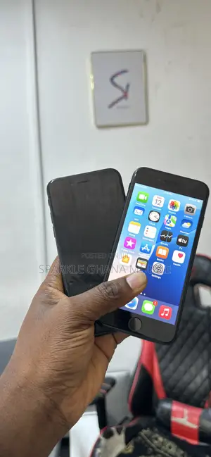 Apple iPhone SE (2022) 64 GB Black