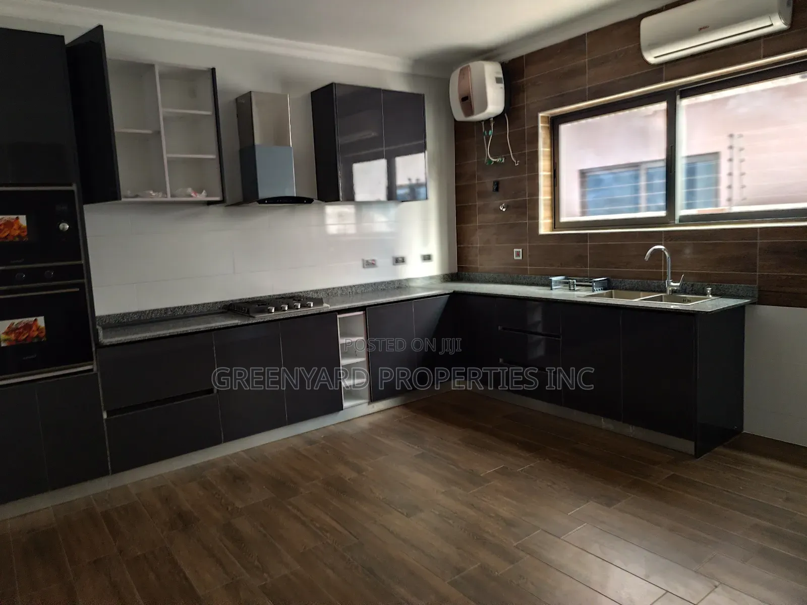 3bdrm Apartment in A&C, East Legon for rent