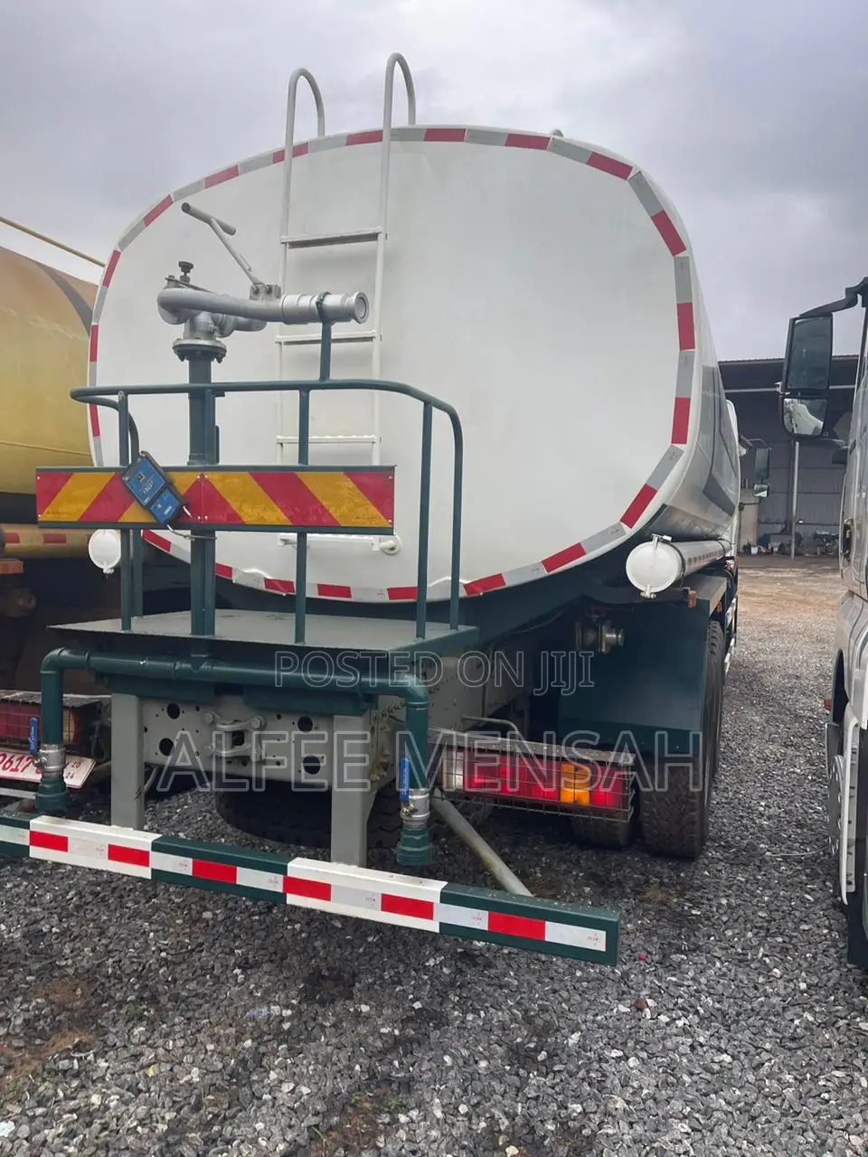 Sinotruk 6x4 Water Tanker Cif to Tema Port (With Shipment)