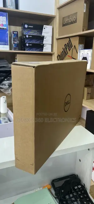 New Laptop Dell Vostro 3520 8GB Intel Core I5 SSD 512GB