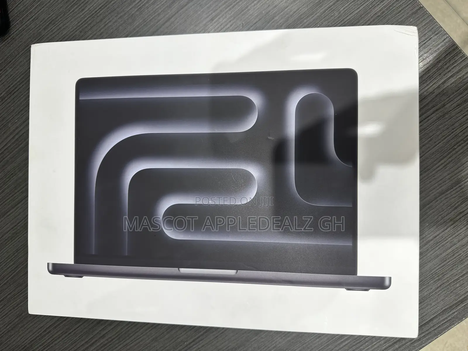 New Laptop Apple MacBook Pro 2024 M4 14-Inch 16GB Apple M4 SSD 512GB