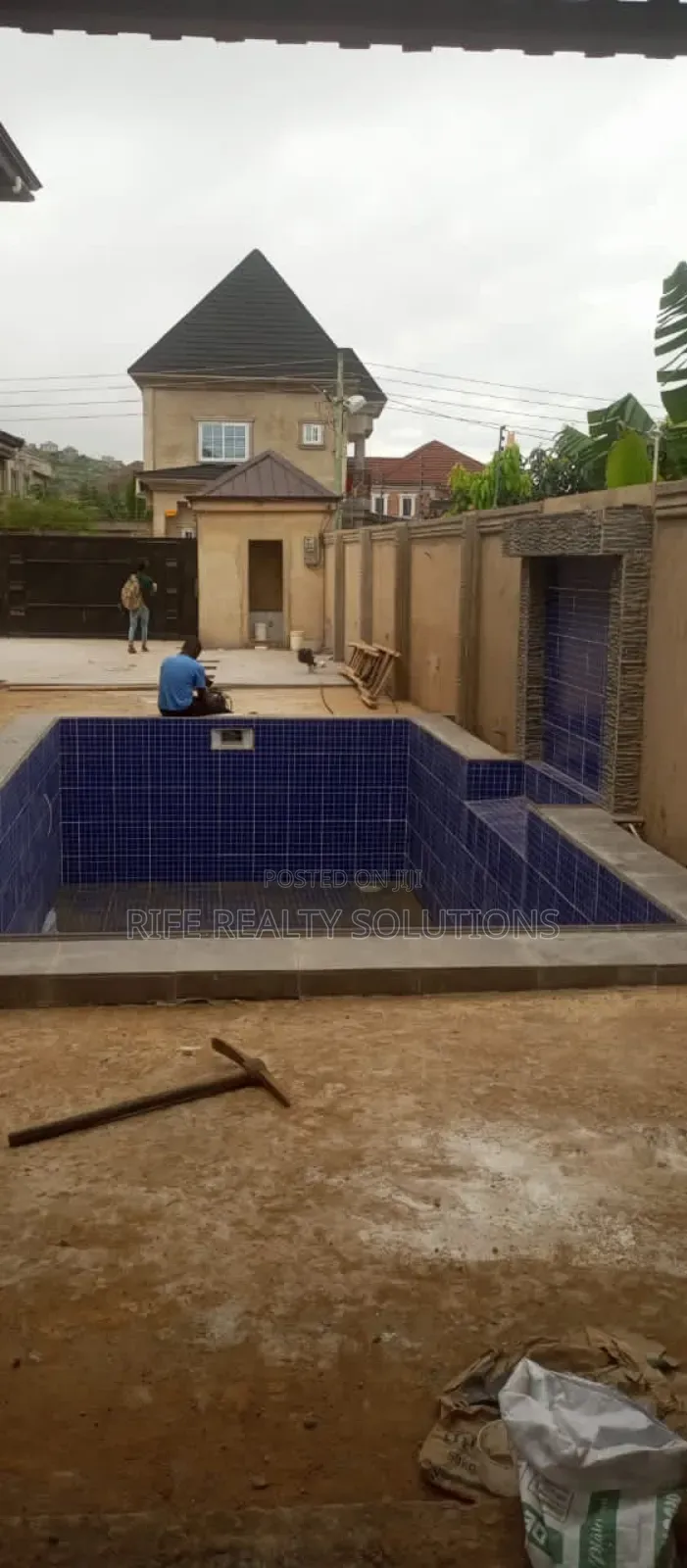Expert Swimming Pool Maintenance Construction Services