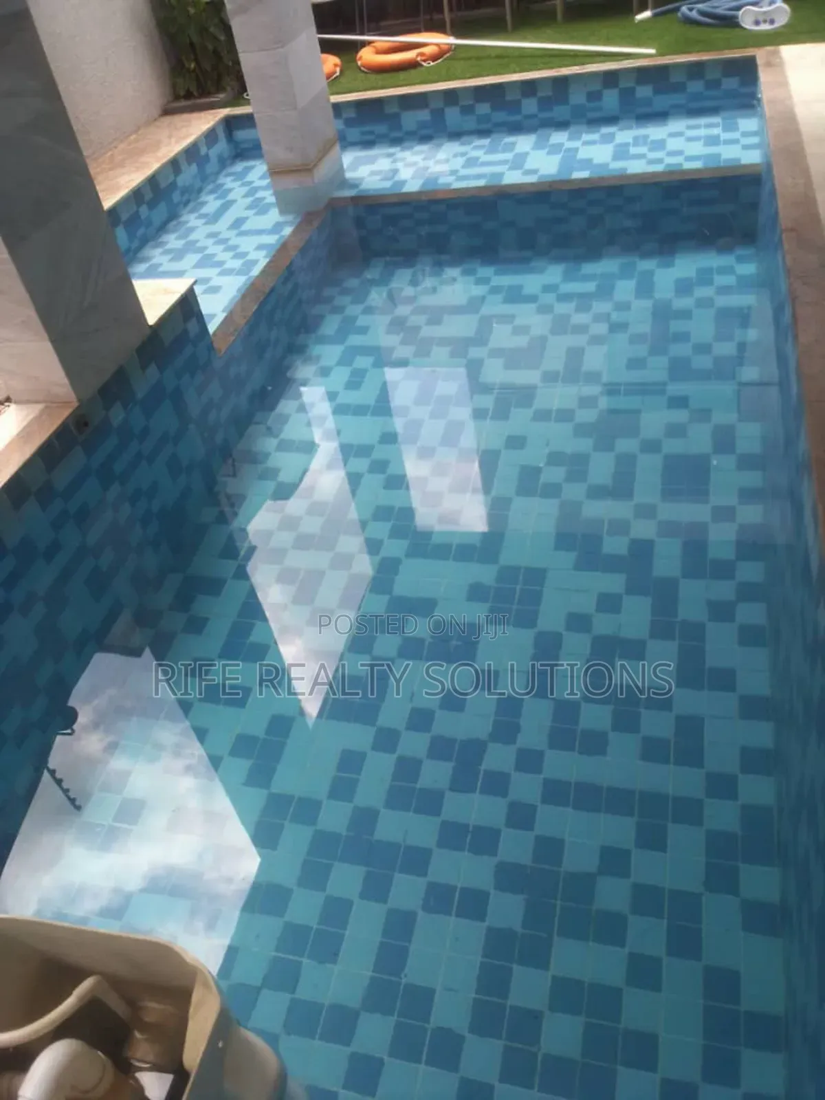 Expert Swimming Pool Maintenance Construction Services